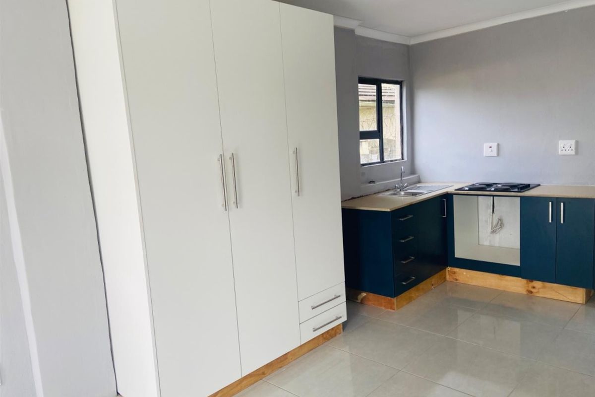 Cottage To Rent in Athlone Park, Amanzimtoti, KwaZulu Natal - Photo 2