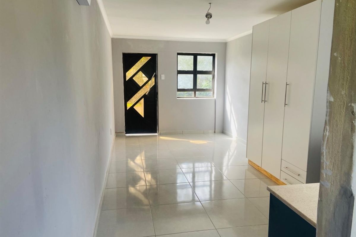 Cottage To Rent in Athlone Park, Amanzimtoti, KwaZulu Natal - Photo 3