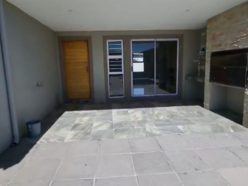 Family Home in Sandown Blouberg - Photo 1