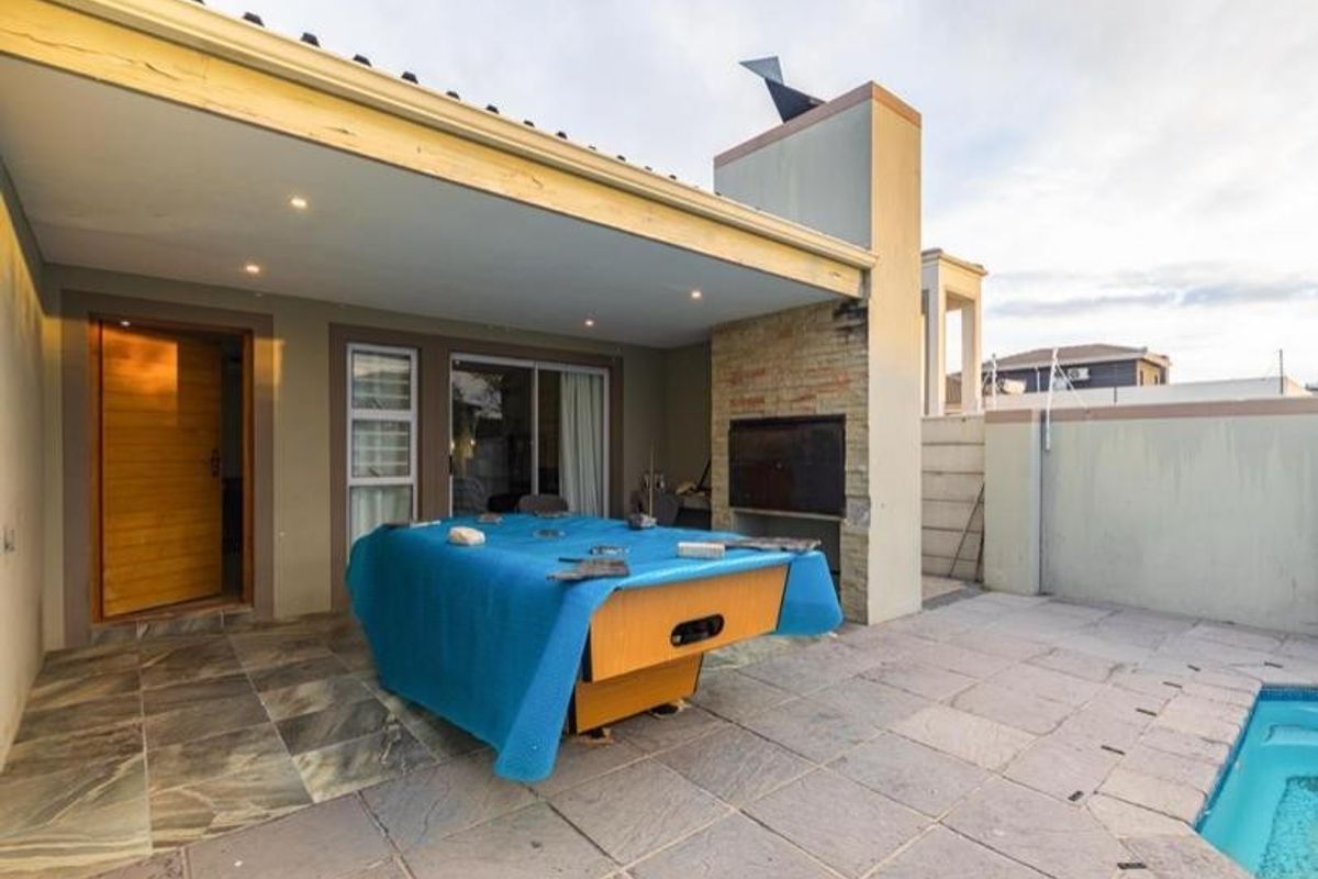 Family Home in Sandown Blouberg - Photo 2