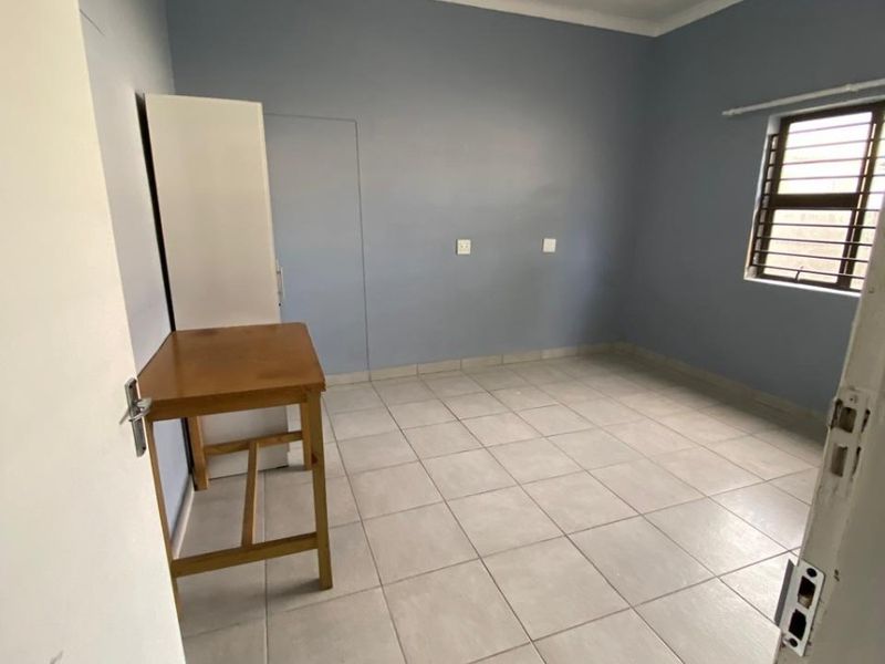 x2 Self Contained Room Available Immediately!!!!! - Photo 1