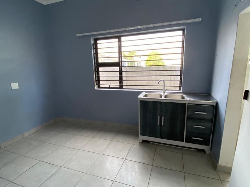 x2 Self Contained Room Available Immediately!!!!! - Photo 4