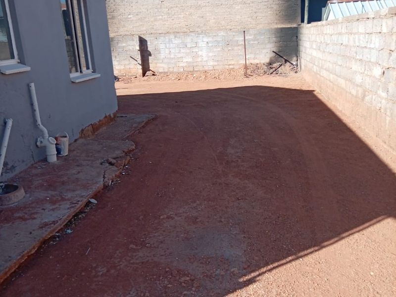 House To Rent in Protea Glen, Soweto - Photo 2