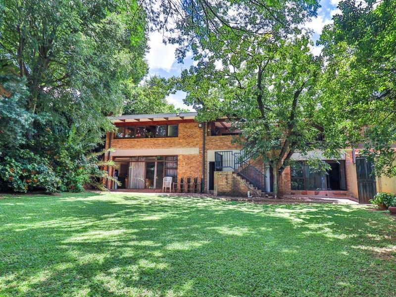 Exceptional 7 Bedroom Investment Property With Endless Potential (2 Self Contained Homes) - Photo 2