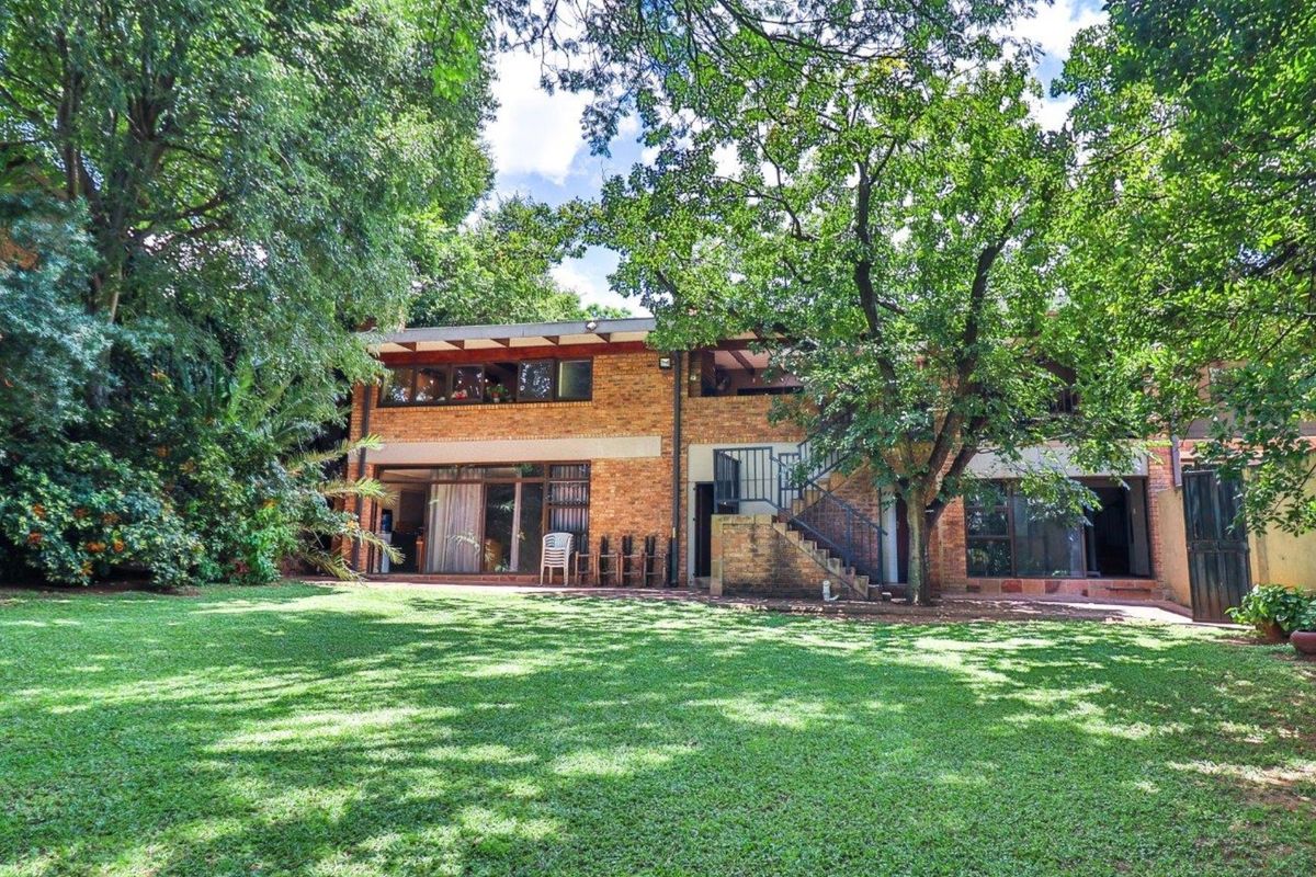 Exceptional 7 Bedroom Investment Property With Endless Potential (2 Self Contained Homes) - Photo 2