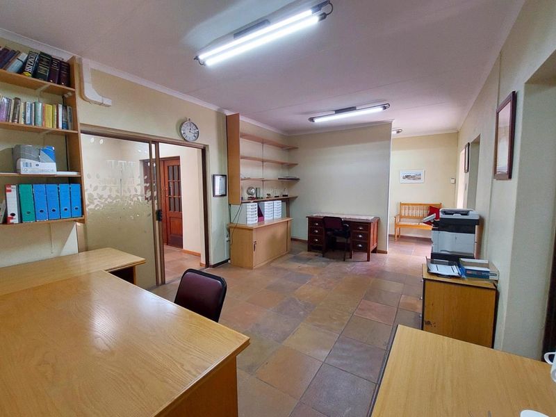 Exceptional 7 Bedroom Investment Property With Endless Potential (2 Self Contained Homes) - Photo 5