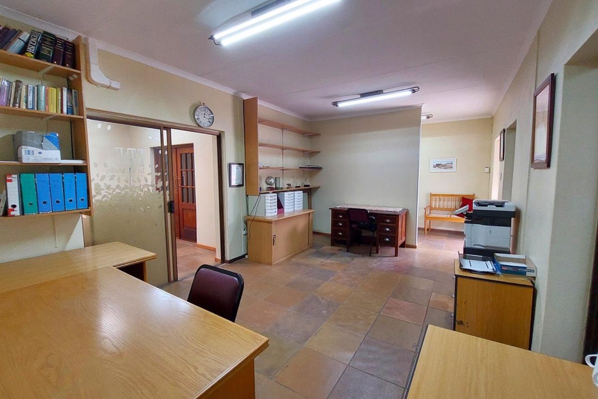 Exceptional 7 Bedroom Investment Property With Endless Potential (2 Self Contained Homes) - Photo 5
