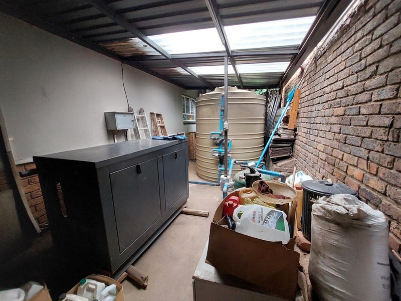 Exceptional 7 Bedroom Investment Property With Endless Potential (2 Self Contained Homes) - Photo 3