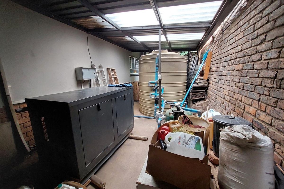Exceptional 7 Bedroom Investment Property With Endless Potential (2 Self Contained Homes) - Photo 3