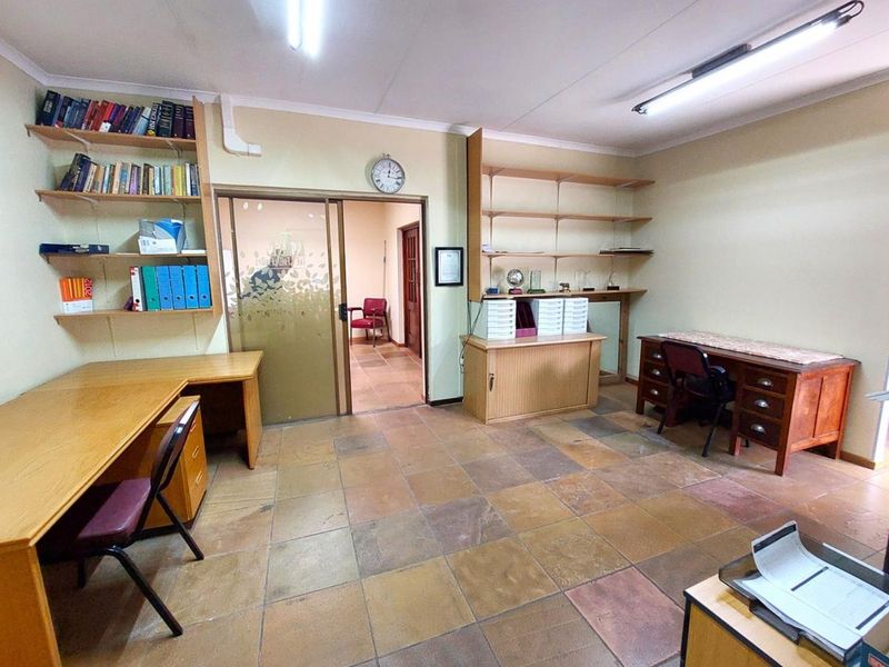 Exceptional 7 Bedroom Investment Property With Endless Potential (2 Self Contained Homes) - Photo 7