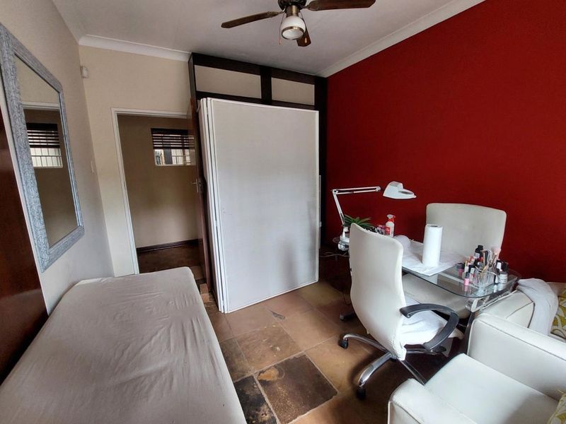 Exceptional 7 Bedroom Investment Property With Endless Potential (2 Self Contained Homes) - Photo 10