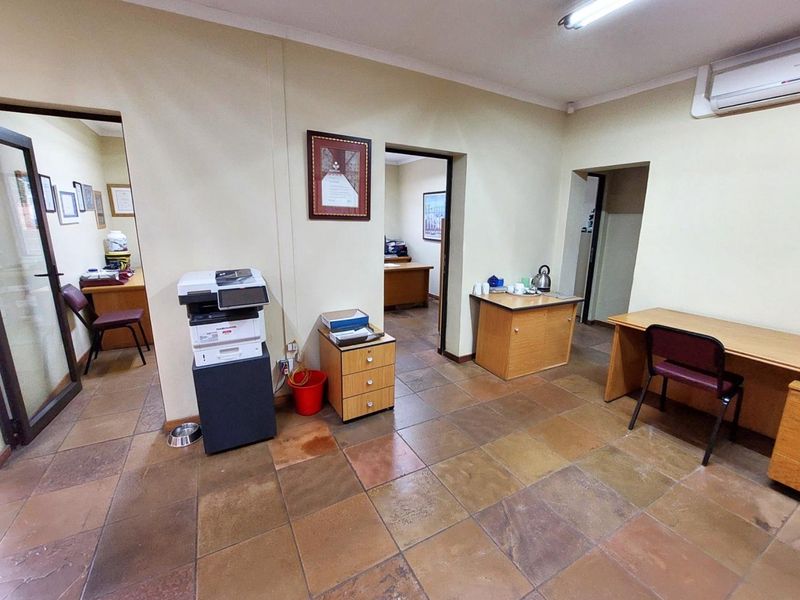 Exceptional 7 Bedroom Investment Property With Endless Potential (2 Self Contained Homes) - Photo 6