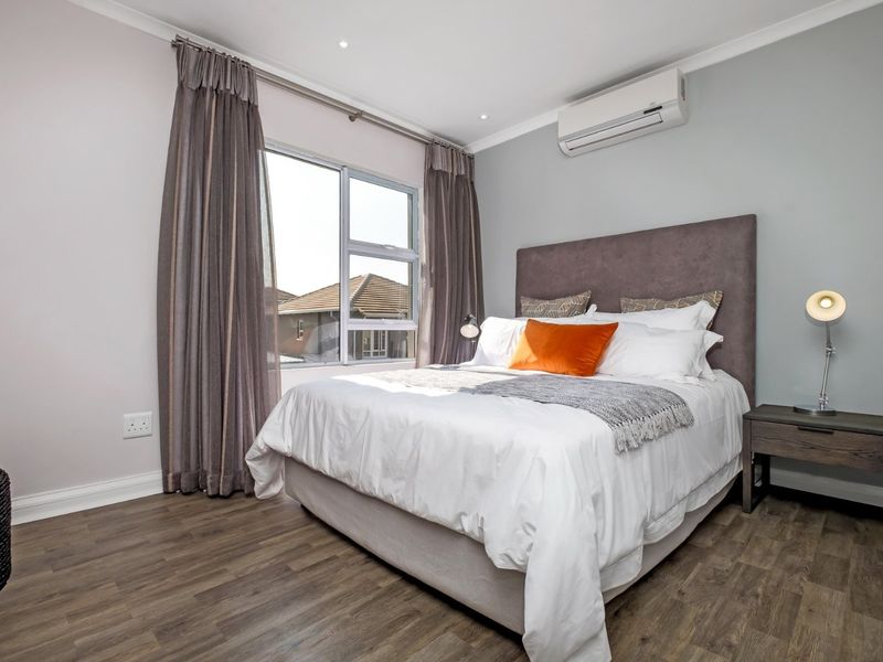 Beautifully Renovated Duplex in Bryanston’s Most Sought-After Complex - Photo 9