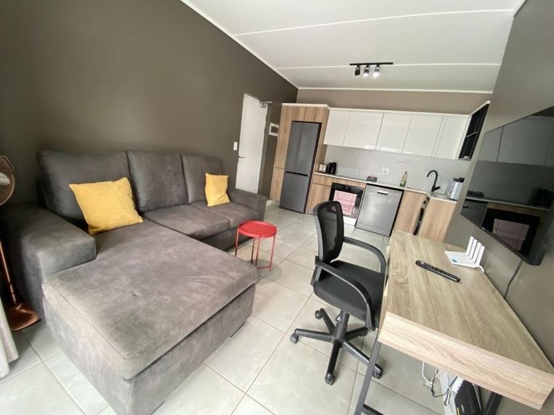 Apartment To Rent in Waterfall, Midrand - Photo 3