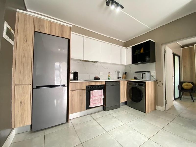 Apartment To Rent in Waterfall, Midrand - Photo 2