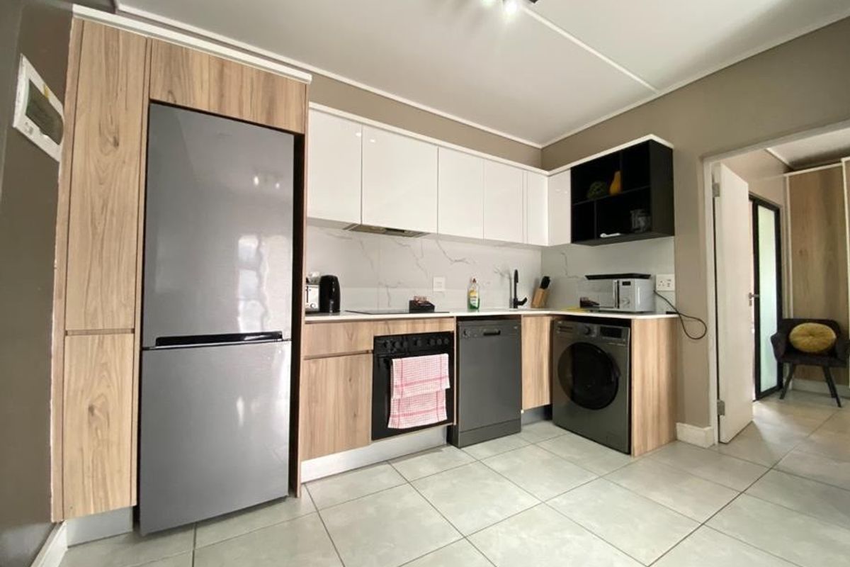 Apartment To Rent in Waterfall, Midrand - Photo 2