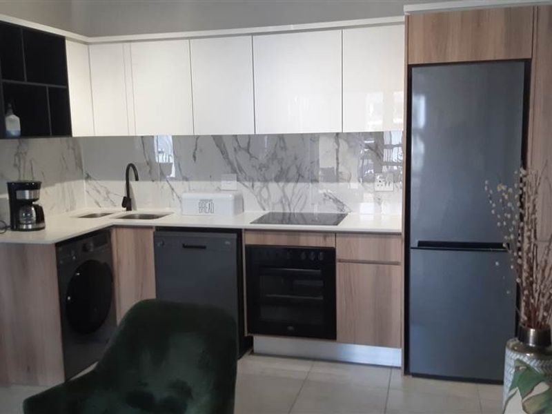 Apartment To Rent in Waterfall, Midrand - Photo 4
