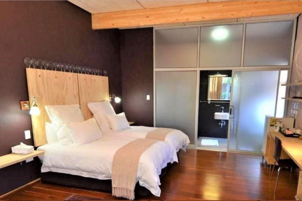 Delux Guesthouse And Investment Opportunity - Prime Pretoria Location (Close to HPC And TUKS) - Photo 2