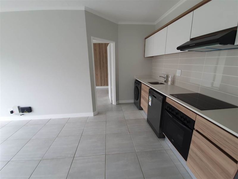 Apartment To Rent in Waterfall, Midrand - Photo 4
