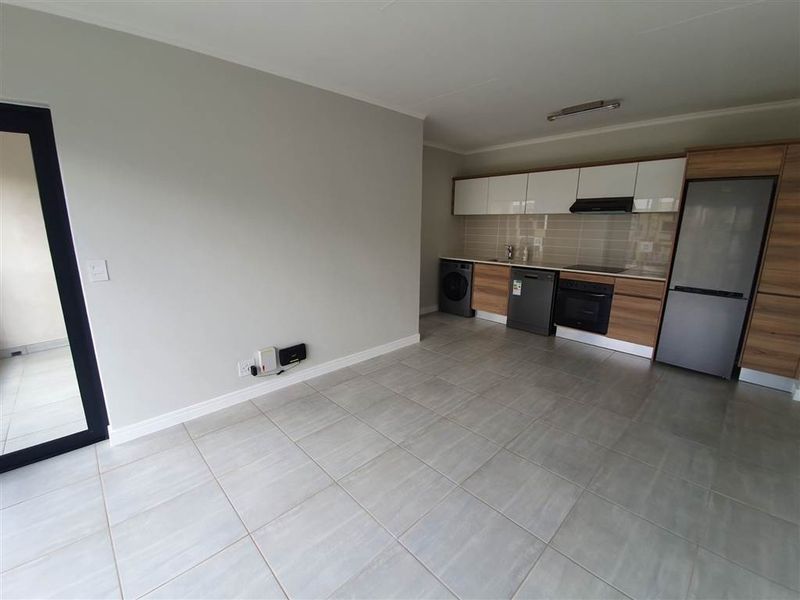 Apartment To Rent in Waterfall, Midrand - Photo 2