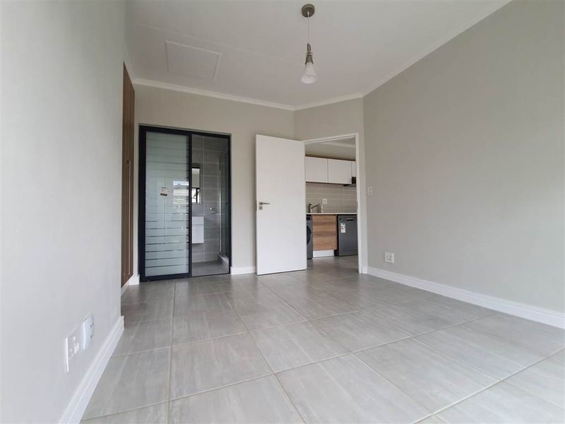 Apartment To Rent in Waterfall, Midrand - Photo 5
