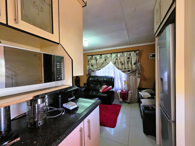 Affordable 2-Bedroom Home in Mahube Valley - Photo 8