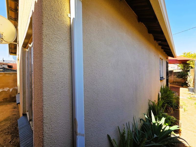 Affordable 2-Bedroom Home in Mahube Valley - Photo 3