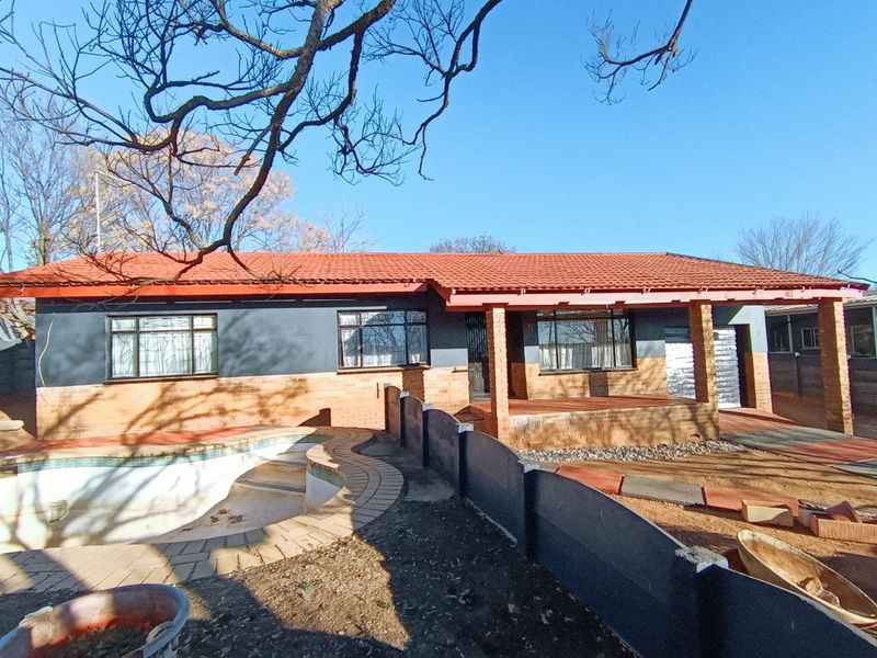 House For Sale in Nigel - Photo 1