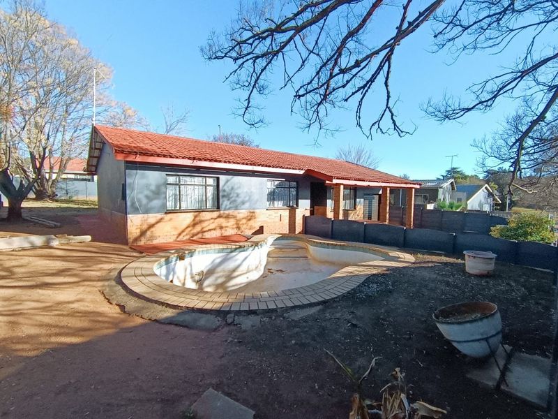 House For Sale in Nigel - Photo 2
