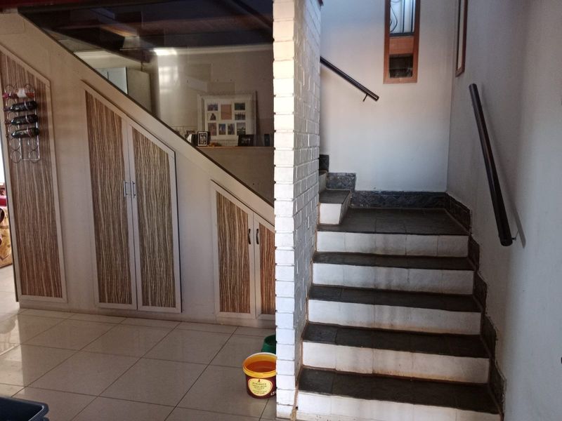 Four bedroom house to let - Photo 8