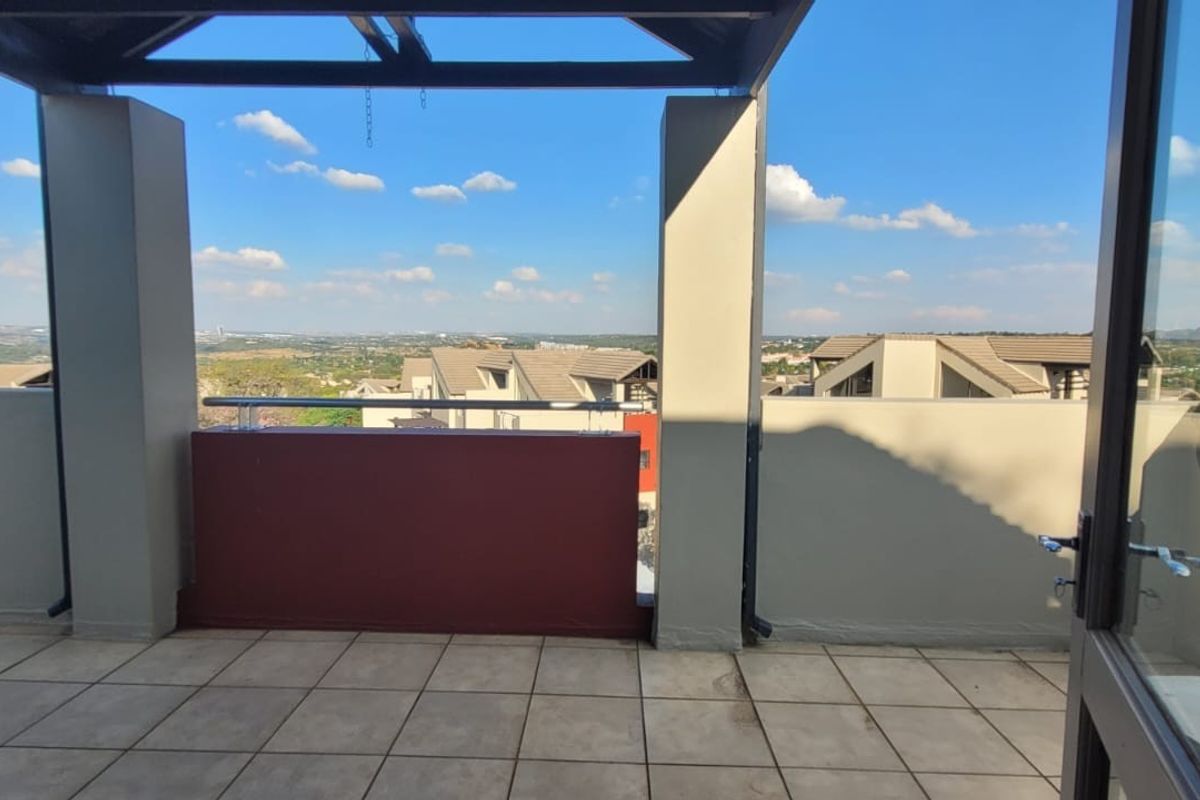Apartment To Rent in Lonehill, Sandton - Photo 4