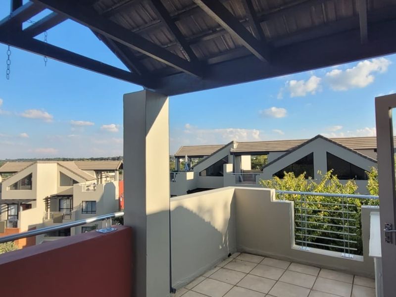 Apartment To Rent in Lonehill, Sandton - Photo 2