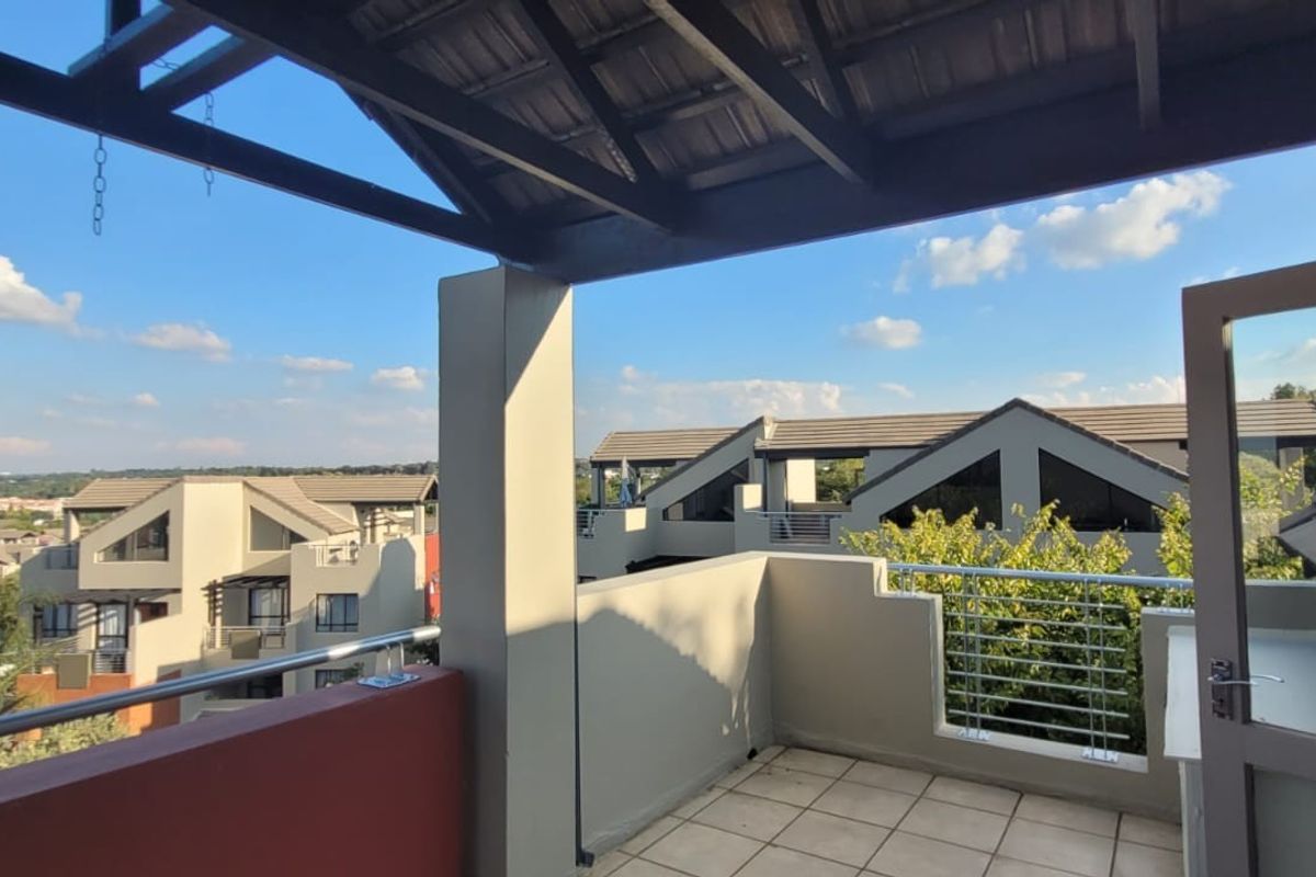 Apartment To Rent in Lonehill, Sandton - Photo 2