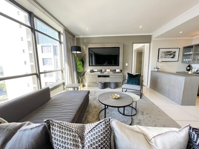 Exquisitely furnished 2 bed upper floor apartment - Photo 1