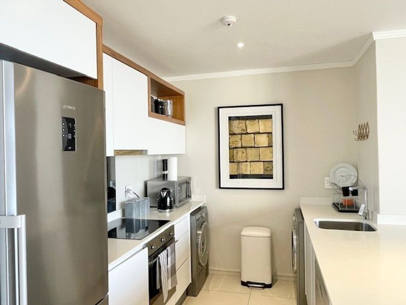 Exquisitely furnished 2 bed upper floor apartment - Photo 9
