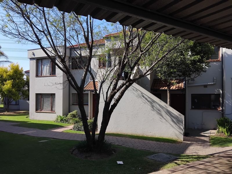 Modern 2-Bedroom, 1 Full Bathroom Upstairs Apartment for Sale in Lonehill - Photo 10