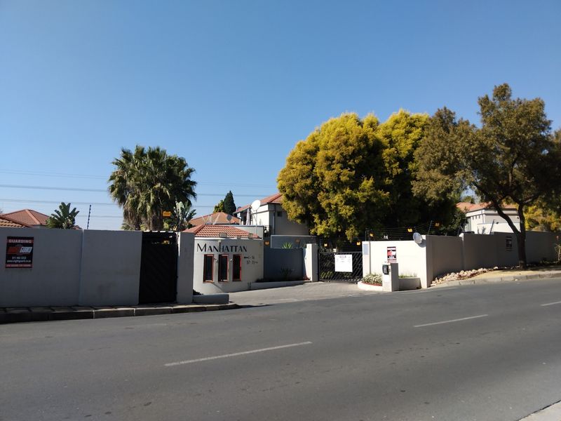 Modern 2-Bedroom, 1 Full Bathroom Upstairs Apartment for Sale in Lonehill - Photo 7