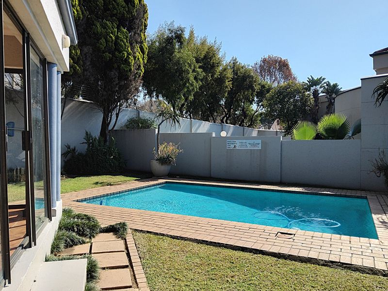 Modern 2-Bedroom, 1 Full Bathroom Upstairs Apartment for Sale in Lonehill - Photo 8