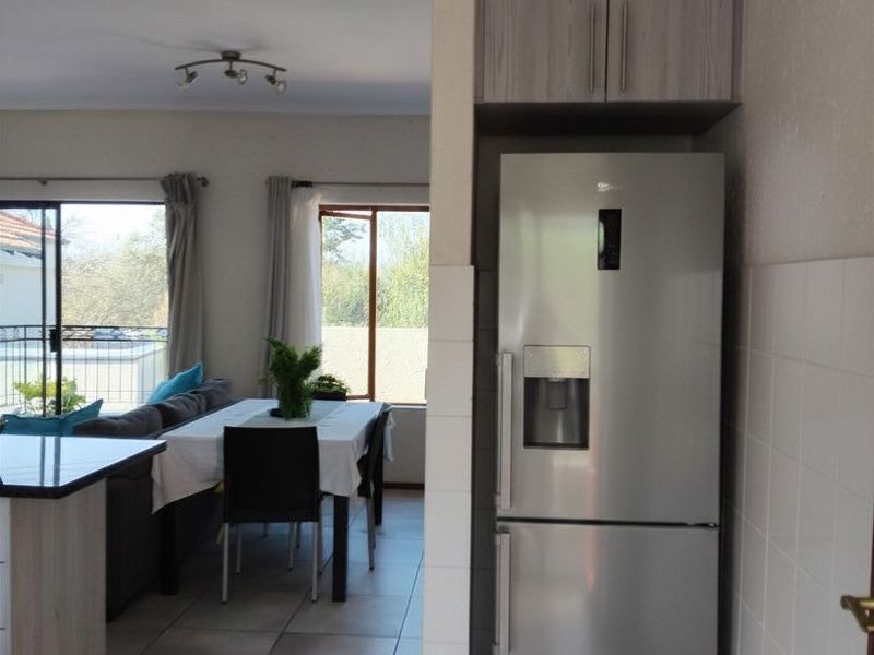 Modern 2-Bedroom, 1 Full Bathroom Upstairs Apartment for Sale in Lonehill - Photo 6