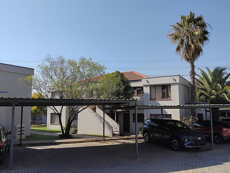 Modern 2-Bedroom, 1 Full Bathroom Upstairs Apartment for Sale in Lonehill - Photo 2