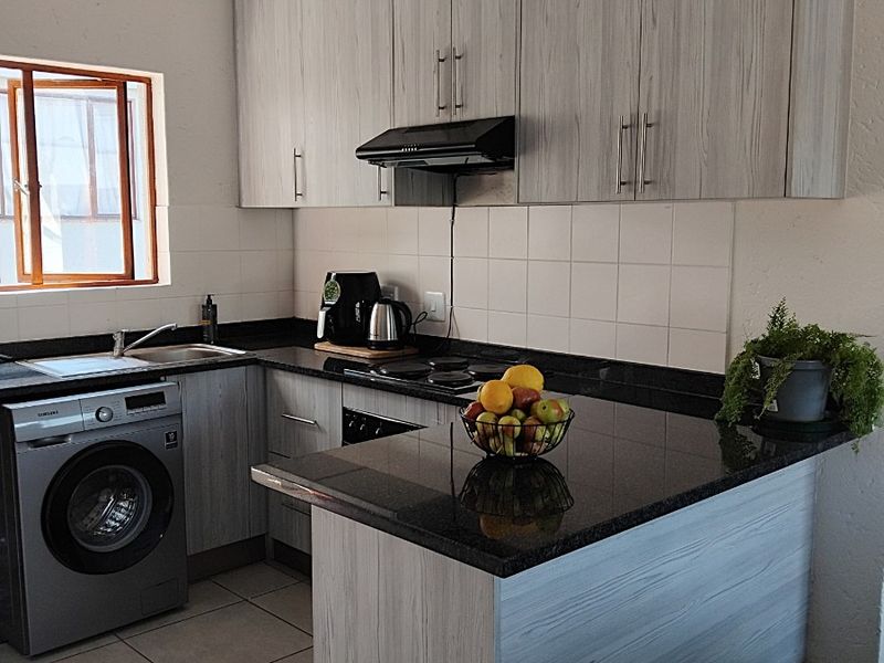 Modern 2-Bedroom, 1 Full Bathroom Upstairs Apartment for Sale in Lonehill - Photo 4