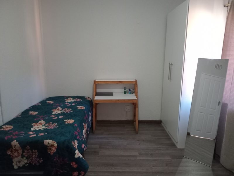 2 Bedroom property with 3 separate entrance apartments - Photo 10