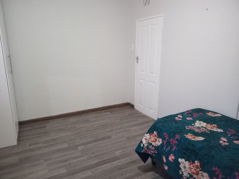 2 Bedroom property with 3 separate entrance apartments - Photo 9
