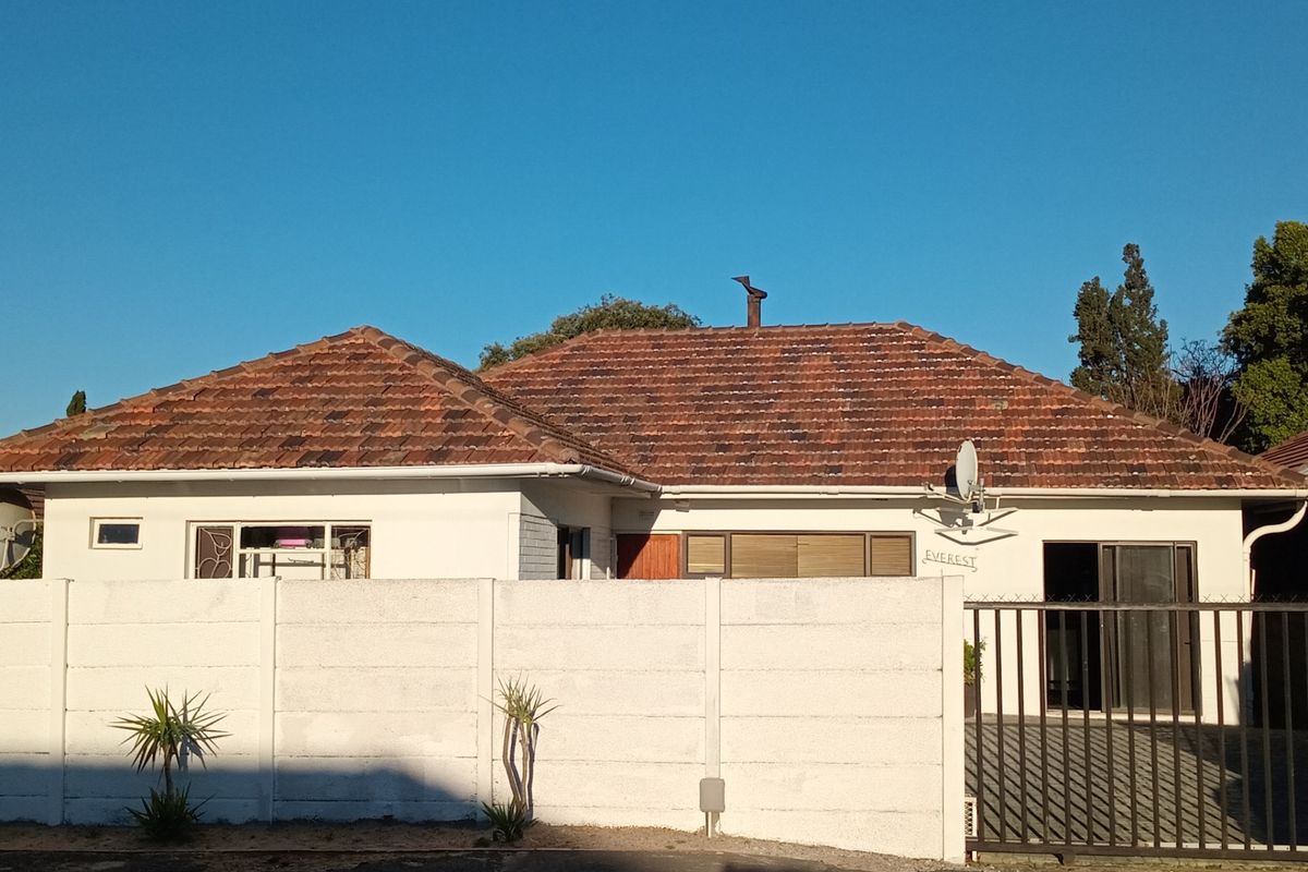 2 Bedroom property with 3 separate entrance apartments - Photo 2