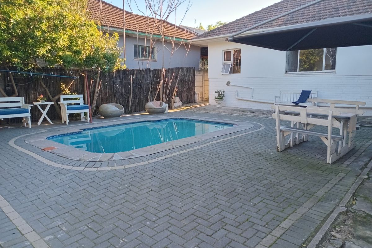 2 Bedroom property with 3 separate entrance apartments - Photo 4