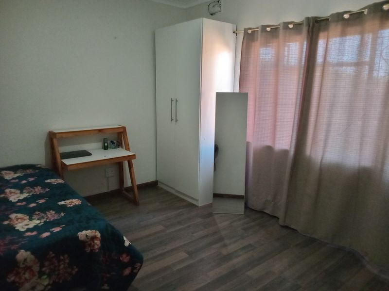 2 Bedroom property with 3 separate entrance apartments - Photo 8