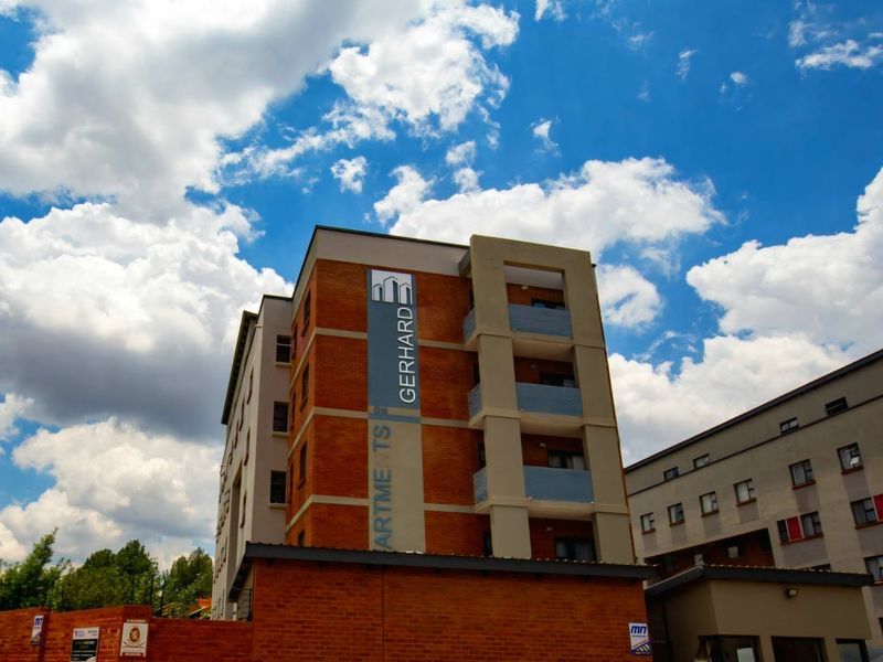 Well Maintained 1 Bedroom Ground Floor Apartment to Rent at Apartments on Gerhard, Die Hoewes - Photo 1