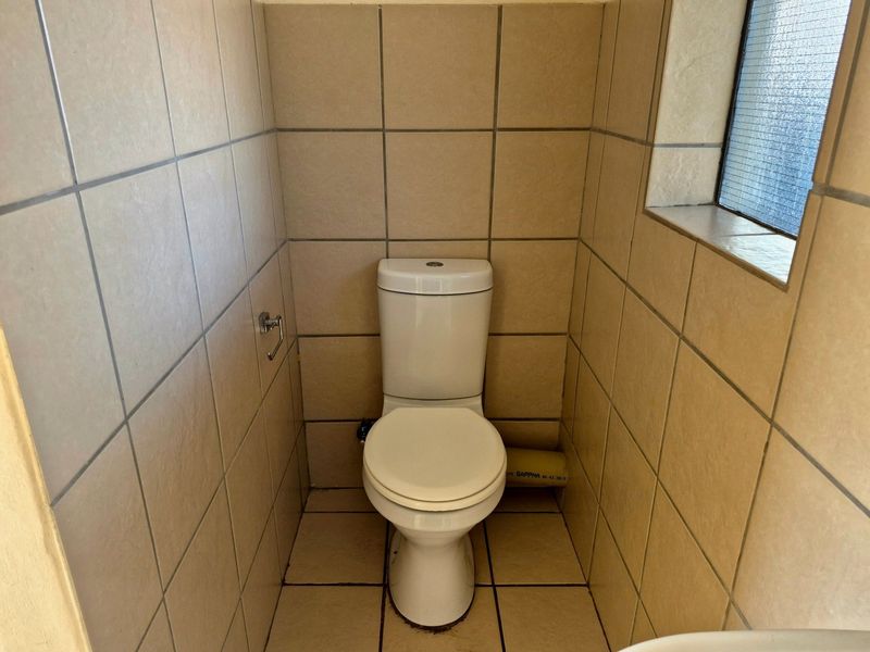 Well Maintained 1 Bedroom Ground Floor Apartment to Rent at Apartments on Gerhard, Die Hoewes - Photo 9