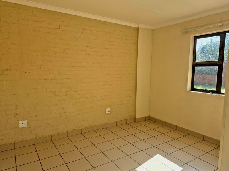 Well Maintained 1 Bedroom Ground Floor Apartment to Rent at Apartments on Gerhard, Die Hoewes - Photo 6
