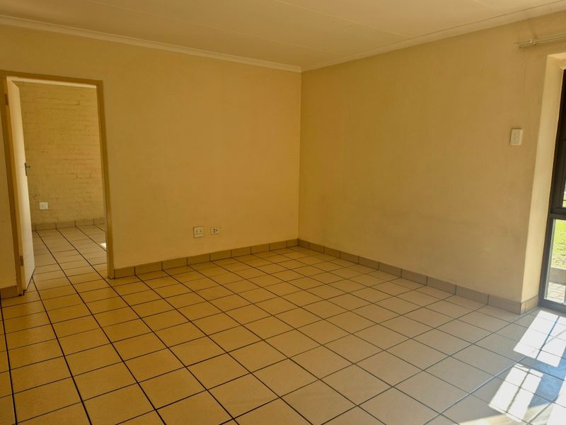 Well Maintained 1 Bedroom Ground Floor Apartment to Rent at Apartments on Gerhard, Die Hoewes - Photo 4